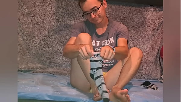 Cute College Boy Wanking And Cumming Hard In Front Of His Daddy