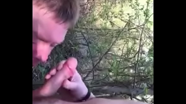 Я сосу на гей пляже