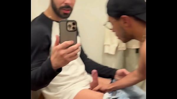 FUDENDO DENTRO DO PROVADOR DE ROUPAS.