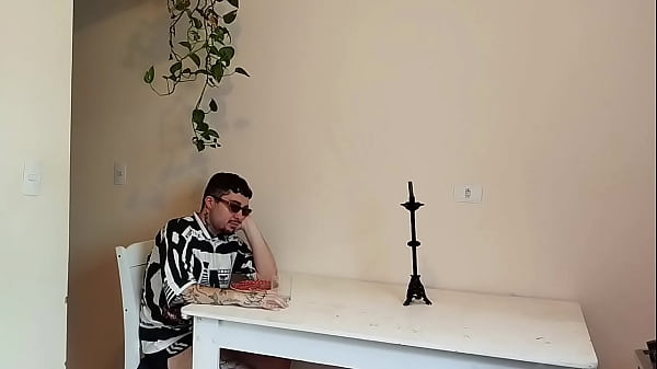 Não tinha água da casa então o garçom me serviu leite da casa (COMPLETO NO RED)