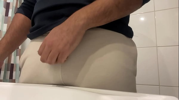 Pajeandome rico en el baño, no aguantaba más