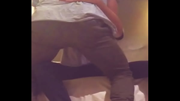 Compañero de clases me visita con sorpresa incluida par ala tarea