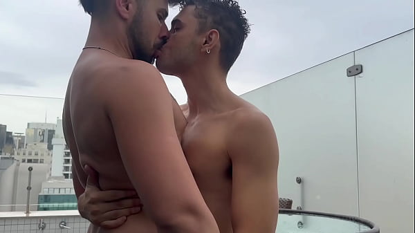 DEI EM CIMA DO MEU CUNHADO ATÉ ELE NÃO AGUENTAR E ME FUDER.