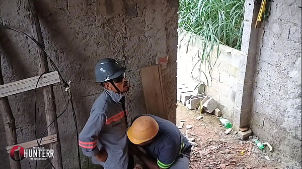 Eletricista fala que gosta de comer um cu só pra meter no ajudante