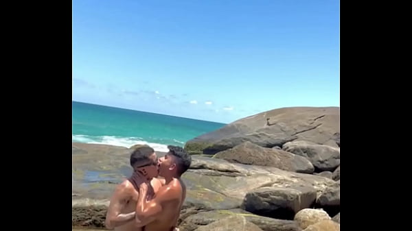 FUDENDO NA PRAIA. – FREE