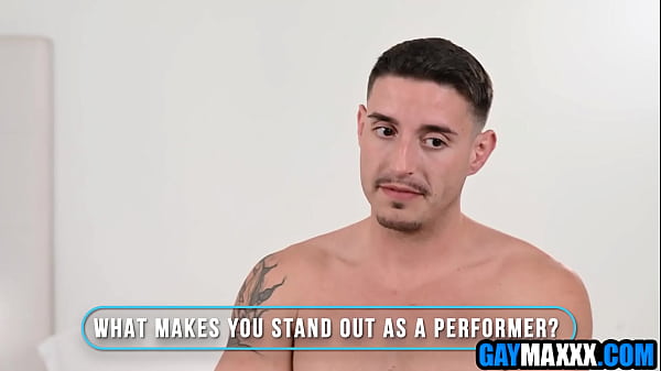 Gay porn newcomers fuck in threesome