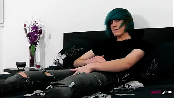 HomoEmo: Alexander Daniels Rubs And Plays His Dick Until He Explodes