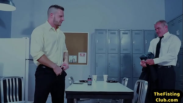 Hunky mature DILF sucked before fisting bottoms butthole