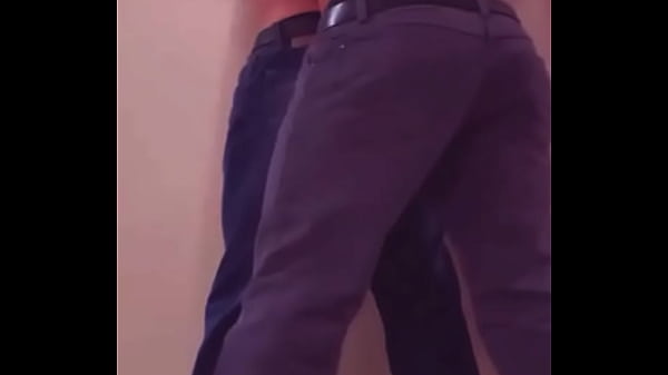 le da morbo ver mi culo desnudo despues bañarnos en el gym y me folla