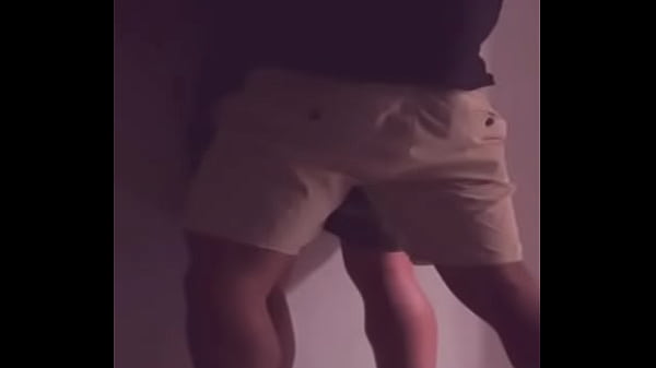 Mi (UÑ4D0 ME FOLLA A ESCONDIDAS MIENTRAS TODOS VEN NETFLIX