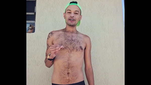 O musculosão do Paulão Power dando seu mega cuzão de calcinha verde fluorescente