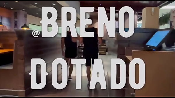 Sobrinho comendo o tio