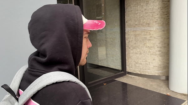 Straight gives a Risky Blowjob at Public Toilet [4K]