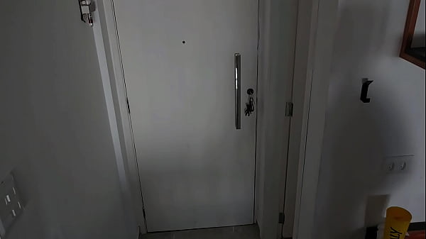 TECNICO DA INTERNET VEIO FAZER UM REPARO E CAI DE BOCA NA ROLA DELE E AINDA GANHEI LEITE NO CUZINHO. – FREE