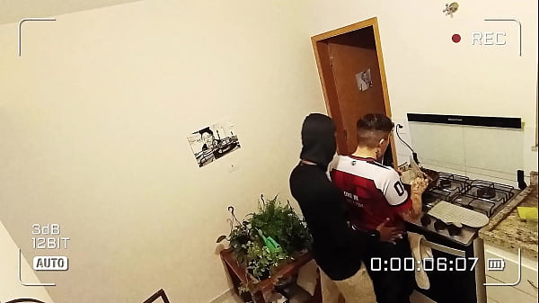 Veio arrombar minha casa e acabou arrombando minha buceta (COMPLETO NO RED)