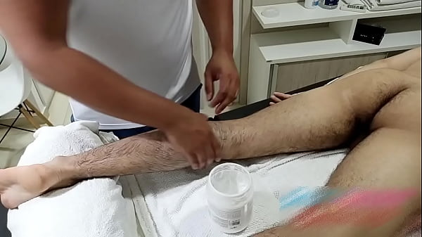 136 – CLIENTE CHEGOU MAIS CEDO E PEDIU PRA ASSISTIR A MASSAGEM QUE ROLAVA