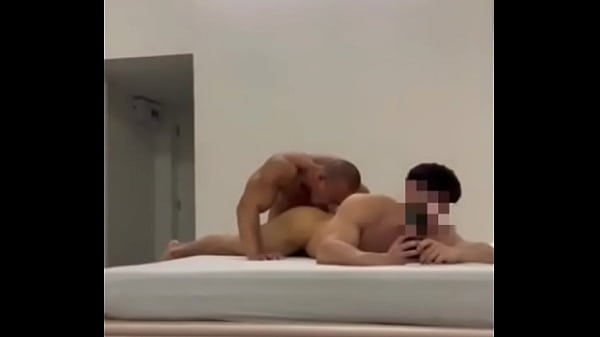 #276 Muscle man has a hobby of licking his lover’s body – gay movie