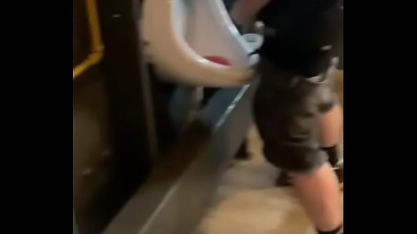 Amateur guy caught in public urinal (he can’t pee so he prefers to jerk off)