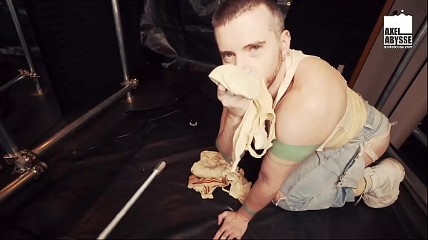 Axel Abysse’s Ass Destroyed By A Brand New Sex Machine