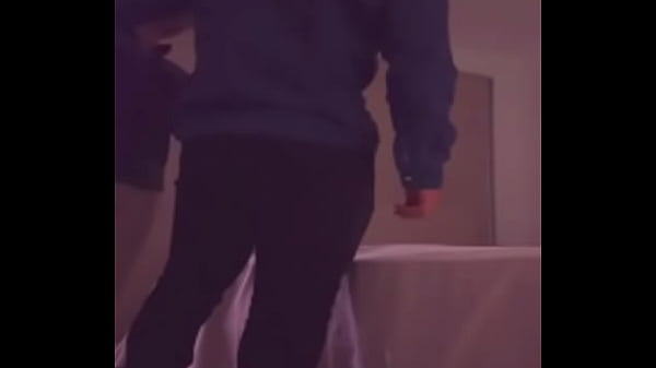 El pastor de m iglesia un machote musculoso me folla en su cama mientras su esposa viaja