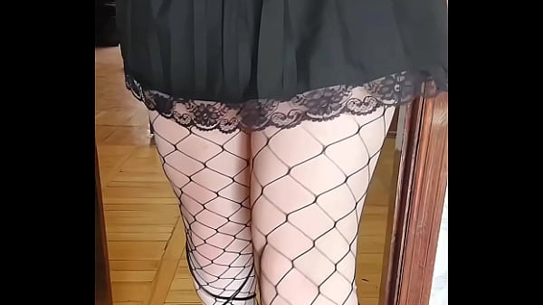 Femboy’s Big Butt Wiggles During Massage