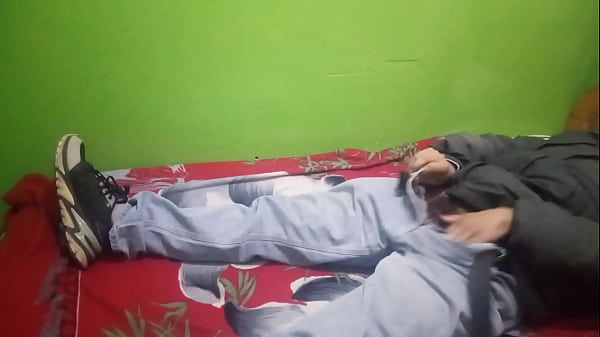 me hago la paja en alojamiento luego saco mi leche