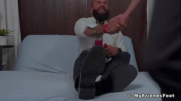 MyFriendsFeet: Horny Maximus Lets Thom Lick And Slurp His Big Bare Feet