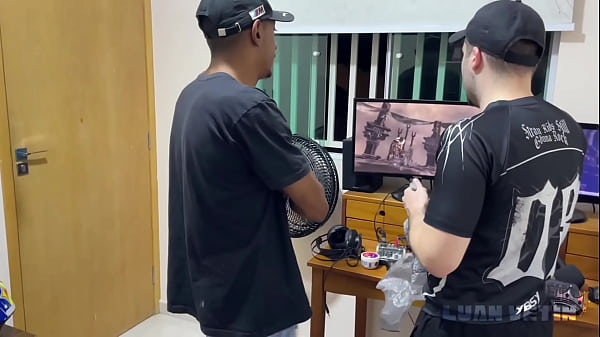 Nerd putinho, não pode ver um Motoboy que quer sentar na rola do trabalhador