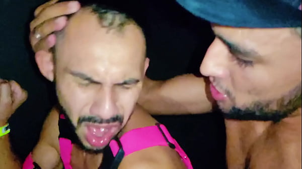 PAUZUDOS ME LEITANDO NAS CABINES DO CINEMA PORNÔ.