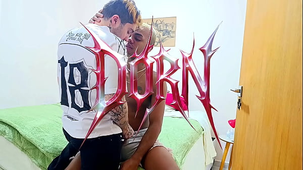 que delícia essa rola preta grossa e curvada como um gancho (COMPLETO NO RED)