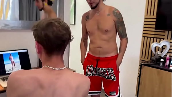 THIS SKINNY TWINK FAN GETS HIS HOLE DESTROYED RAW BY MY COLOMBIAN COCK!!!!!!