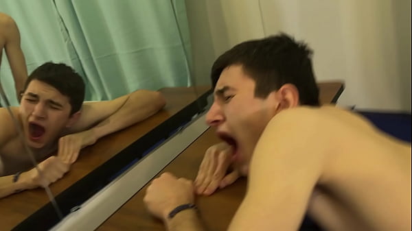 Cute twink wrestlers got horny during training and fucked right on the floor – finished in the guy’s mouth